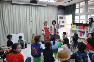 照片三：泰雅文化知識內涵課程 泰雅傳統服飾